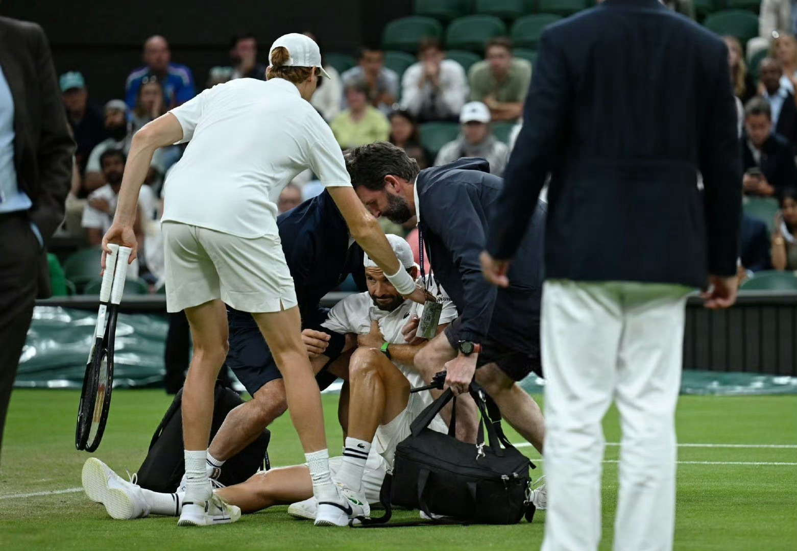 九游体育平台-埃因霍温发布备战花絮，集结日复出首秀，足总杯任务艰巨，高层口径保持一致的简单介绍
