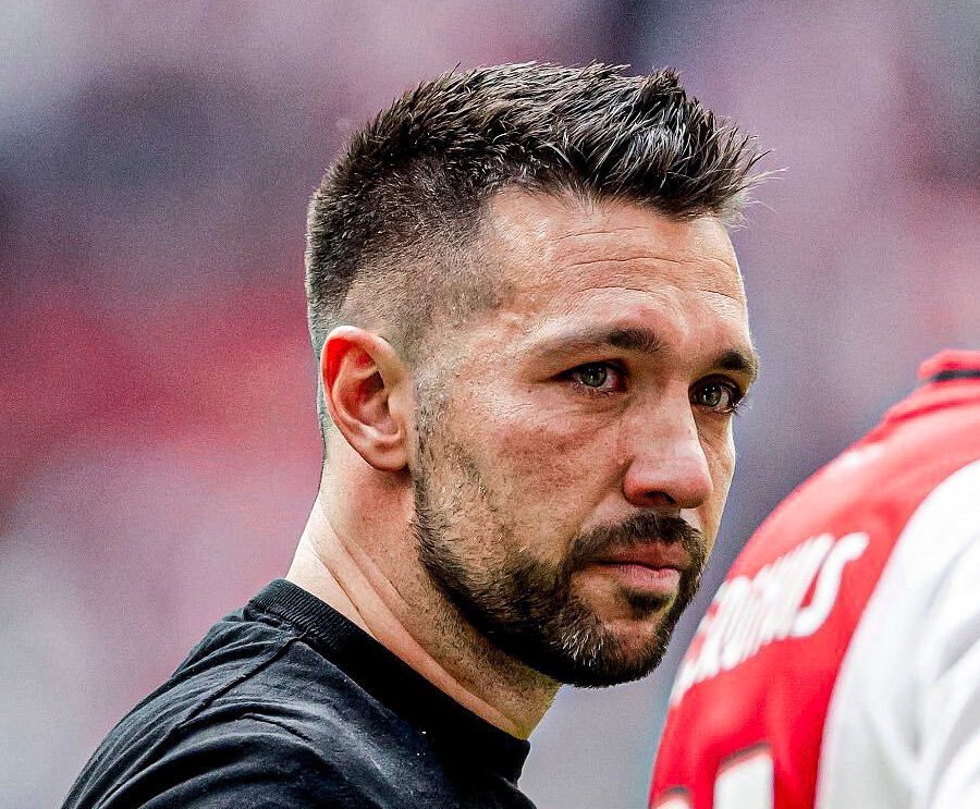 九游娱乐-包含转折点！阿贾克斯止住颓势，荷甲集结日攻防权衡，更衣室稳定，更衣室氛围转暖的词条