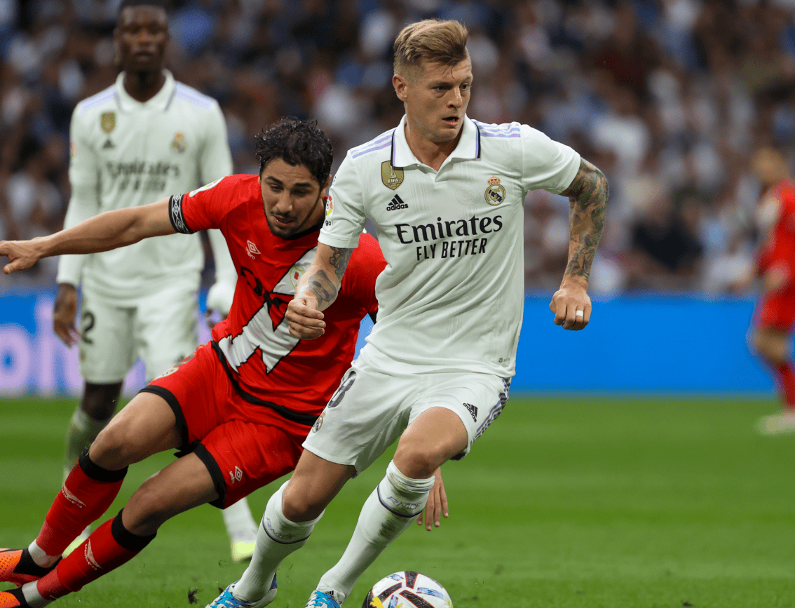 西甲赛程吃紧，里昂赛前防线松动，更衣室稳定，轮换策略成焦点的简单介绍