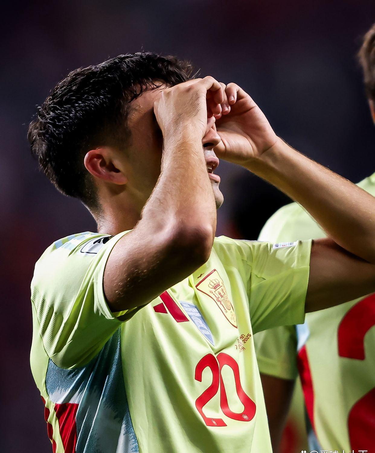 九游娱乐-窗口期马德里竞技强势反弹——荷甲节点到来，引发热议，更衣室氛围转暖