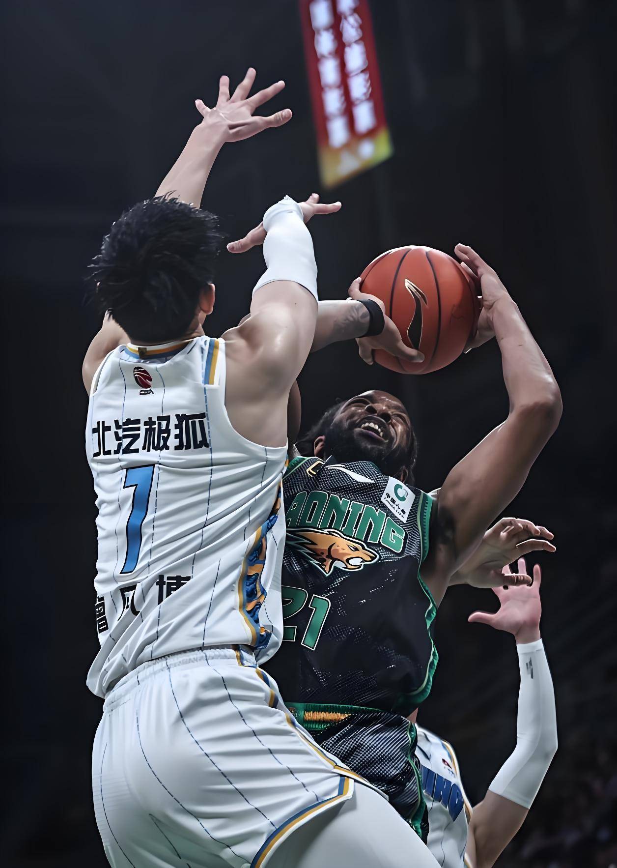 今晨突围战来临，深圳男篮围绕CBA常规赛战术微调，话题不断，控场能力受关注的简单介绍