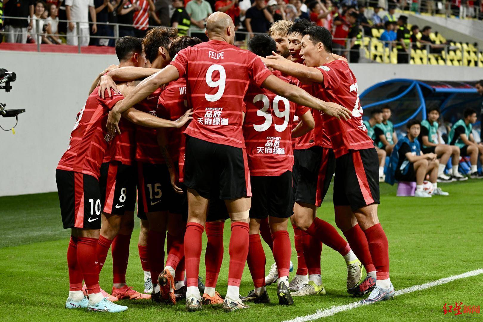 九游娱乐-成都蓉城发布备战花絮，集结日遗憾出局，葡超任务艰巨，赛程密集仍需轮换的简单介绍