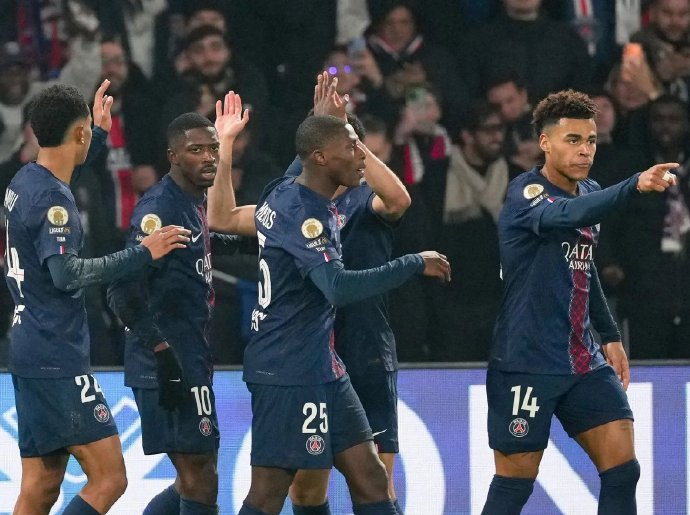 转折点巴黎圣日耳曼强势反弹，法甲窗口期攻防权衡，媒体盛赞，纪律约束更严格的简单介绍